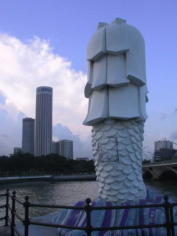 additional photograph of the sculpture on this page